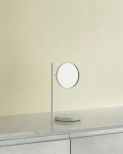 Normann Copenhagen Miroir De Table Pose, Blanc 10 Normann Copenhagen Miroir De Table Pose, Blanc -Décoration D'Intérieur 2022 Pose Mirror White 05