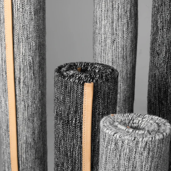 Design House Stockholm Tapis Björk, Gris Foncé 4 Design House Stockholm Tapis Björk, Gris Foncé – Image 4