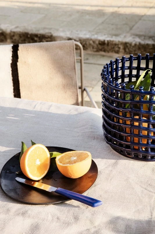 Ferm LIVING Grand Panier Ceramic, Bleu 2 Ferm LIVING Grand Panier Ceramic, Bleu – Image 2