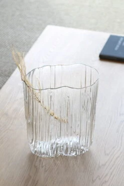 Antrei Hartikainen Vase Melt, Modèle XL, Transparent -Décoration D'Intérieur Antrei Hartikainen Melt vases XL size clear Photo by Antrei Hartikainen 62