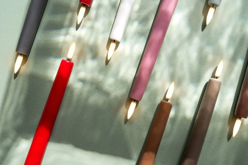 Uyuni Lighting Bougie Conique LED, 2 pièces, Dusty Rose 2 Uyuni Lighting Bougie Conique LED, 2 pièces, Dusty Rose – Image 2