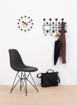Vitra Horloge Ball, Noir/laiton -Décoration D'Intérieur Hang it all special edition master