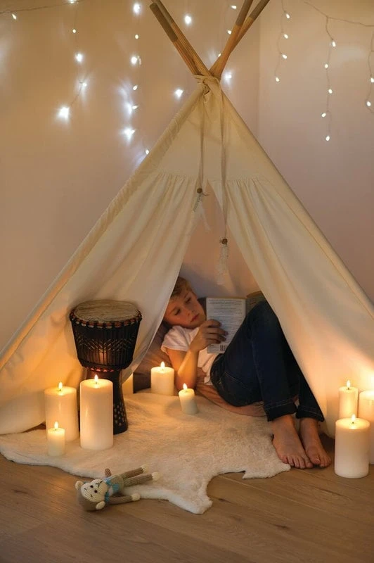 Uyuni Lighting Bougie Pilier LED, 5 x 7,5 cm, Nordic White 2 Uyuni Lighting Bougie Pilier LED, 5 x 7,5 cm, Nordic White – Image 2