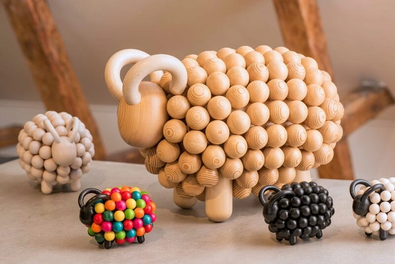 Aarikka Figurine Pikkupässi, Noir - mélange De Couleurs 2 Aarikka Figurine Pikkupässi, Noir - mélange De Couleurs – Image 2