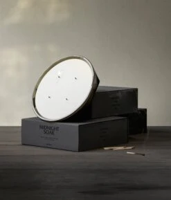 MENU Bougie Parfumée Olfacte, 428 g, Midnight Soak 7 MENU Bougie Parfumée Olfacte, 428 g, Midnight Soak -Décoration D'Intérieur MENU Olfacte Scented Candle Midnight Soak 3