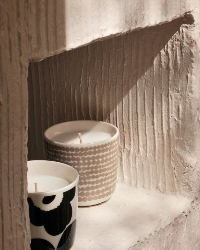 Marimekko Bougie Parfumée Oiva - Unikko, Spring Forest 2 Marimekko Bougie Parfumée Oiva - Unikko, Spring Forest – Image 2