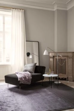 GUBI Miroir Rectangulaire Adnet, 65 x 115 cm, Noir 7 GUBI Miroir Rectangulaire Adnet, 65 x 115 cm, Noir -Décoration D'Intérieur ModernLineChaiseLongue AdnetWallMirrorRectangular TSCoffeTable BL4FloorLamp CobraWallLamp