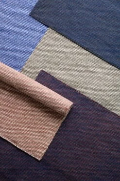 HAY Tapis Moiré Kelim, Olive 5 HAY Tapis Moiré Kelim, Olive -Décoration D'Intérieur Moir Kelim 140x200 blue cinnamon dusk olive plum