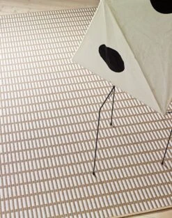 Woodnotes Tapis New York, Naturel - Blanc -Décoration D'Intérieur New York 11851 col natural white narrow cotton edging and backing paper yarn interior woodnotes