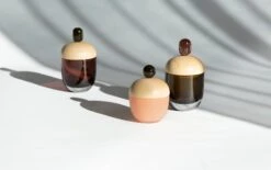 Katriina Nuutinen Boîte Lyyli, Moyen Modèle, Aubergine - olive 6 Katriina Nuutinen Boîte Lyyli, Moyen Modèle, Aubergine - olive -Décoration D'Intérieur PRINT Katriina Nuutinen Lyyli 8 Jyri Keronen