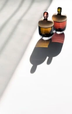 Katriina Nuutinen Boîte Lyyli, Moyen Modèle, Aubergine - olive 7 Katriina Nuutinen Boîte Lyyli, Moyen Modèle, Aubergine - olive -Décoration D'Intérieur PRINT Katriina Nuutinen Lyyli 9 Jyri Keronen