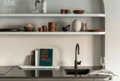 Northern Planche De Service Podium, 65 cm, Marbre Blanc Mélangé -Décoration D'Intérieur Podium L65 white Kitchen landscape Northern ph PO Solvberg High res