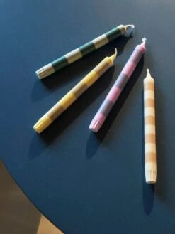 HAY Bougie Stripe, Jaune - Blanc 9 HAY Bougie Stripe, Jaune - Blanc -Décoration D'Intérieur Stripe Candle douce