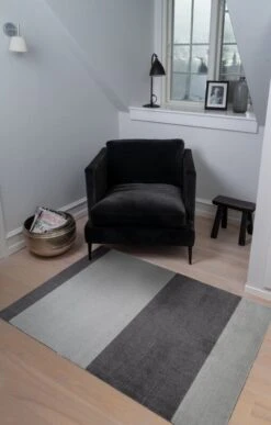 Tica Copenhagen Paillasson Stripes Horizontal, 90 x 130 cm, Gris 11 Tica Copenhagen Paillasson Stripes Horizontal, 90 x 130 cm, Gris -Décoration D'Intérieur TICA Floormat Stripes horizon 10005 90x130 5710555100050 d