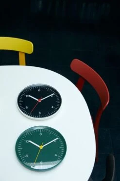 HAY Wall Clock, Vert -Décoration D'Intérieur Wall Clock dark green black Studio Visit