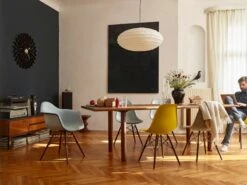 Vitra Horloge Sunflower -Décoration D'Intérieur Wood Table Eames Plastic Side Chair DSW Eames Palstic Armchiar DAW Wall Clock Sunflower Akari 70N Eames Stool Eames House Bird 1102689 master