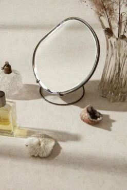 Ferm LIVING Miroir De Table Pond, Chrome Foncé -Décoration D'Intérieur fermLIVING AW21 PondTableMirrorDarhChrome image