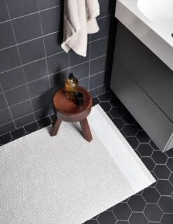 Pappelina Tapis Edit, 70 X 200 cm, Gris Fossile 5 Pappelina Tapis Edit, 70 X 200 cm, Gris Fossile -Décoration D'Intérieur pappelina edit fossil bathroom creative