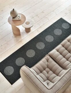 Pappelina Tapis Vera 2.0, 70 X 200 cm, Noir -Décoration D'Intérieur pappelina vera2 black livingroom creative